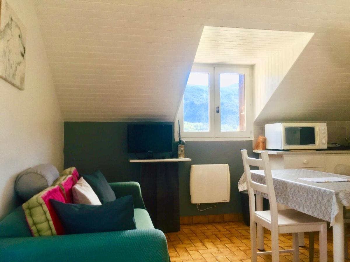 Location Le Queron Apartment กิลเลสตร์ ภายนอก รูปภาพ