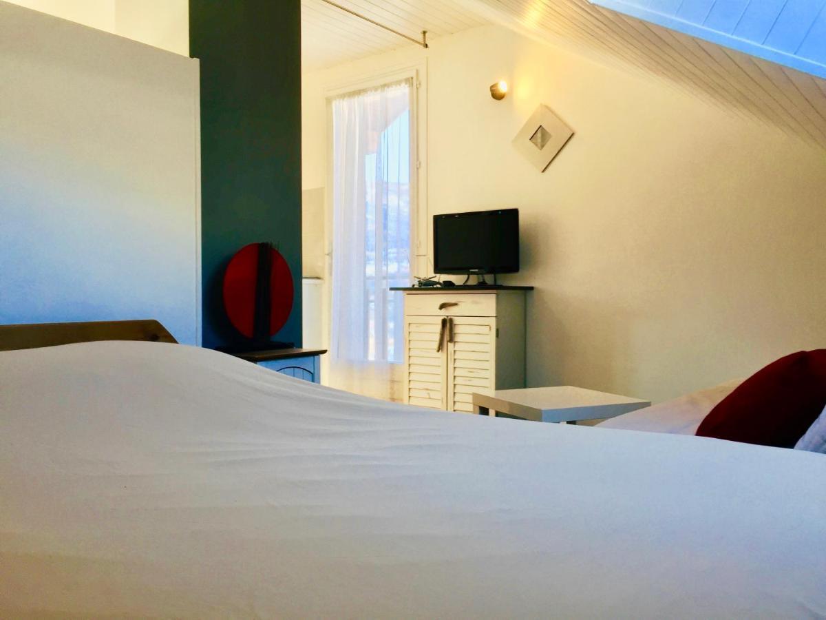 Location Le Queron Apartment กิลเลสตร์ ภายนอก รูปภาพ